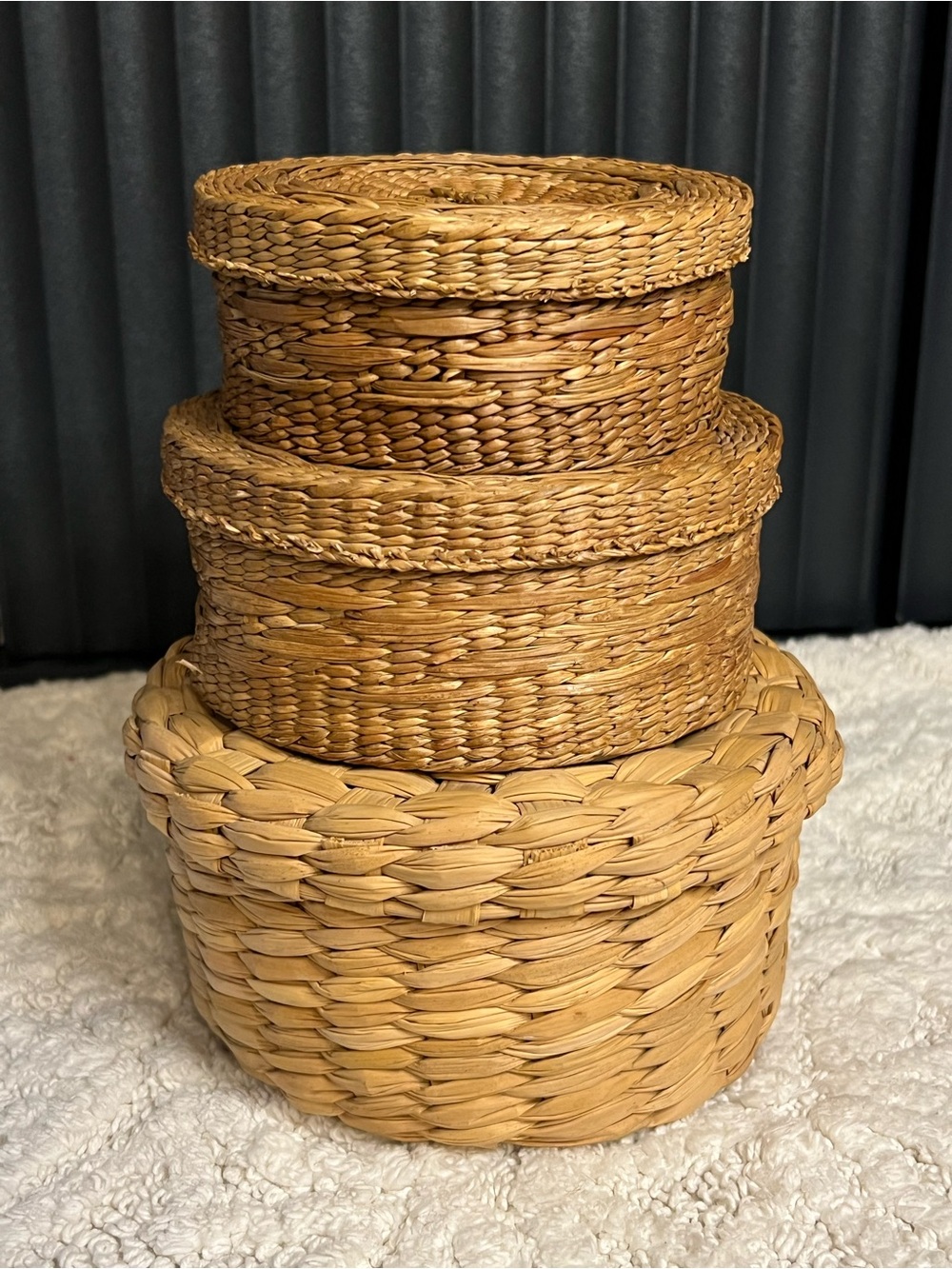 Vintage Natural Woven Round Storage Baskets Wicker with Lids Set of 3